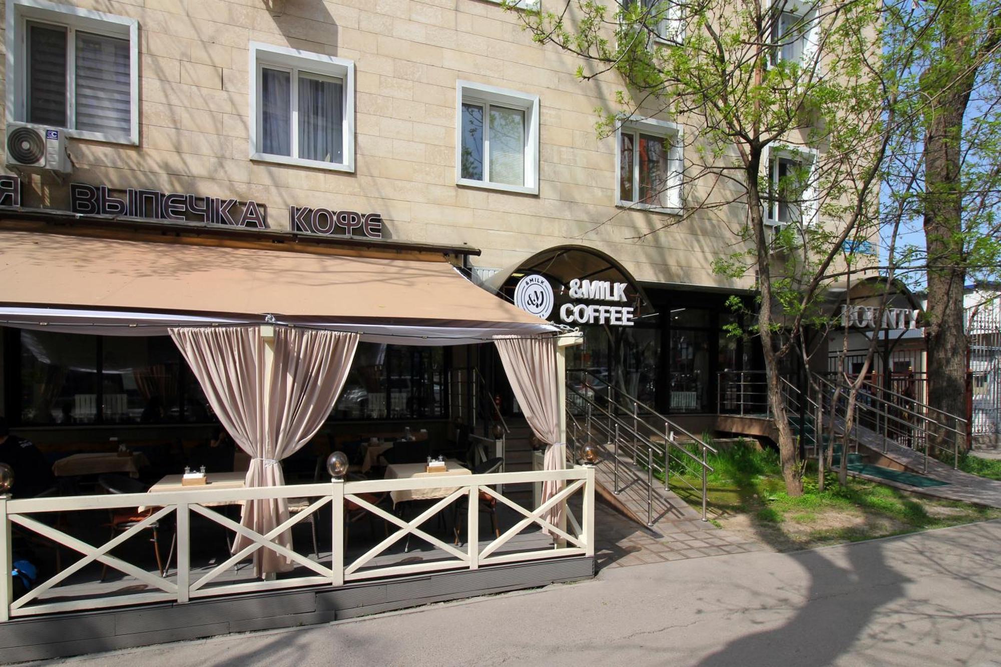 Almaty Cozy Apart Hotel Bagian luar foto